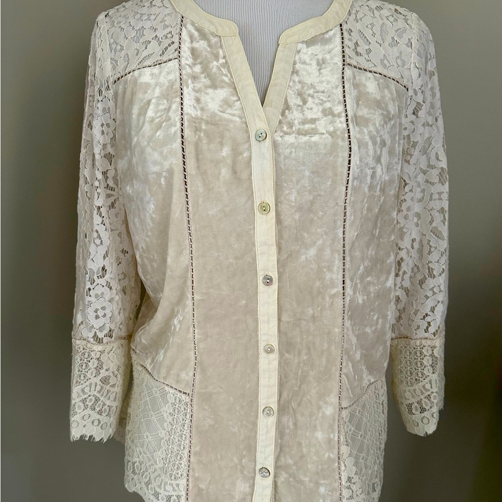 Ivory Top, Lace Detail, Size L